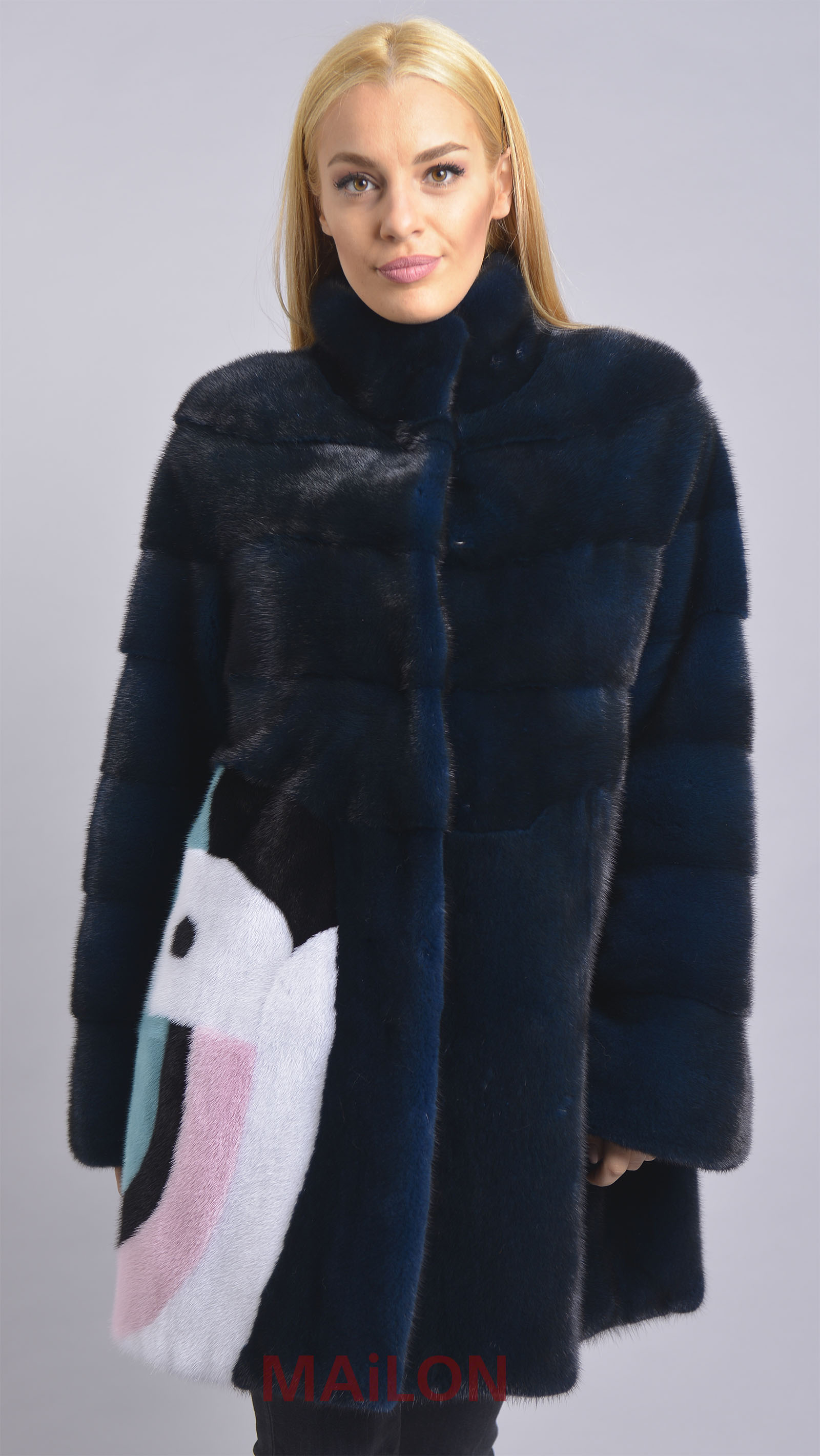 SAGA ROYAL mink fur coat with colorful design - Size Medium