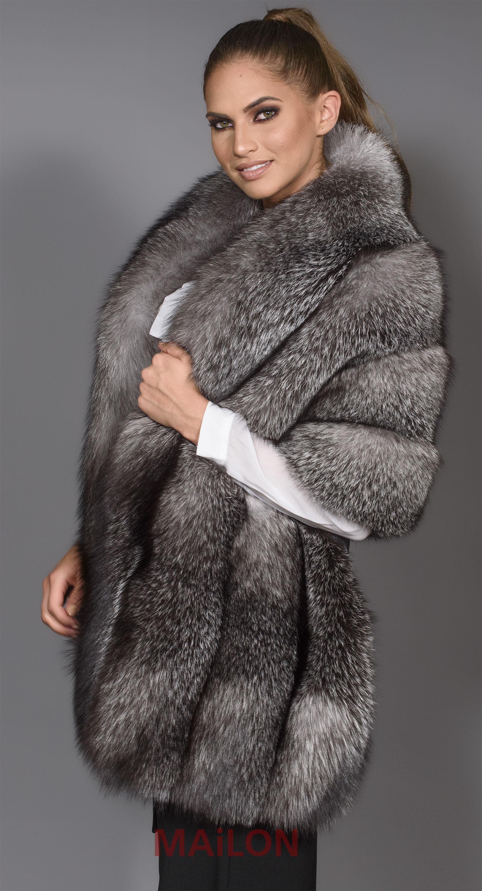 【SELECT】SAGA FURS Blue Frost Fox ロングストール SELECT】SAGA FURS Blue Frost Fox ロングストール - メルカリ
