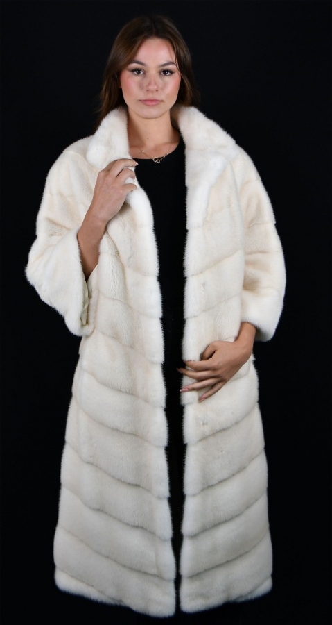 SAGA ROYAL Pearl Mink Coat - diagonaly arranged pelts - Size Small/Medium 
