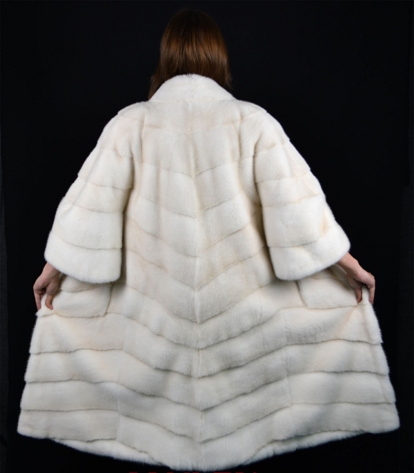SAGA ROYAL Pearl Mink Coat - diagonaly arranged pelts - Size Small/Medium 